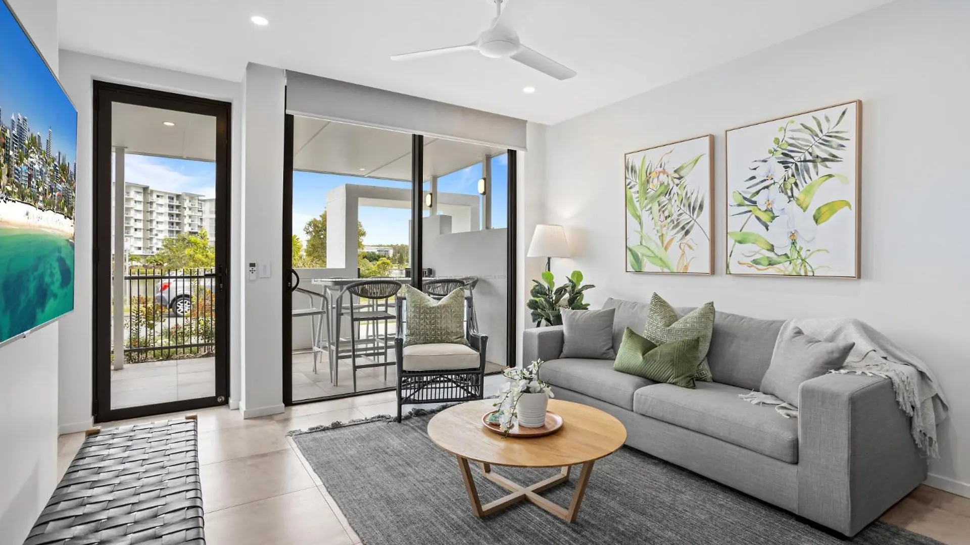 Lakeside 2-Bed With Private Patio & Secure Parking Villa Kawana Waters Holiday home