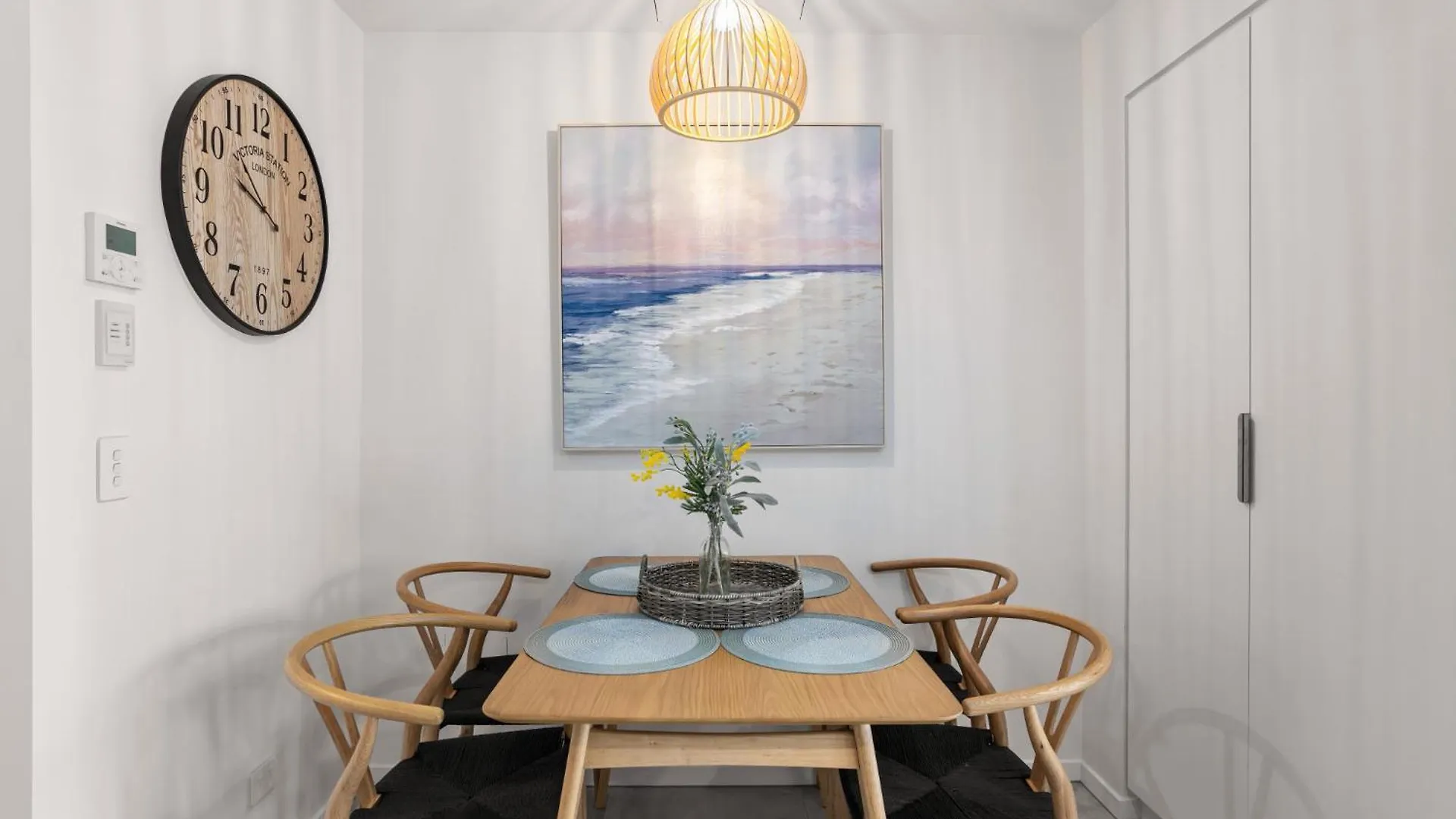 Lakeside 2-Bed With Private Patio & Secure Parking Villa Kawana Waters