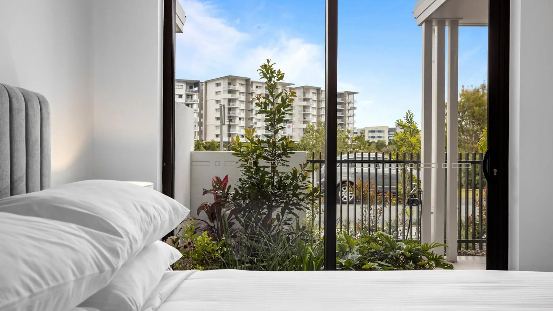 Holiday home Lakeside 2-Bed With Private Patio & Secure Parking Villa Kawana Waters